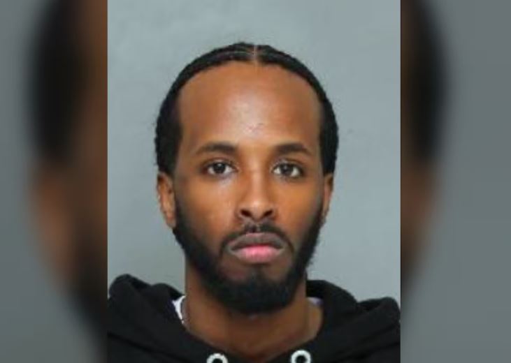 1 man arrested, another wanted after driver flees traffic stop in Toronto’s King West area, crashes into 4 vehicles: police 1 man arrested, another wanted after driver flees traffic stop in Toronto’s King West area, crashes into 4 vehicles: police